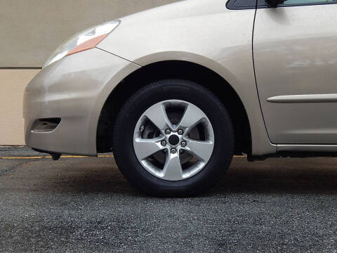 2007 Toyota Sienna LE 8-Passenger