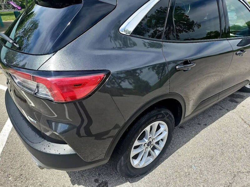 2020 Ford Escape SE