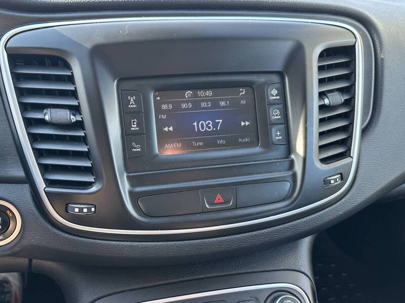 2016 Chrysler 200 Limited