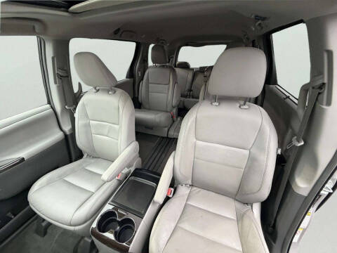 2018 Toyota Sienna XLE 8-Passenger