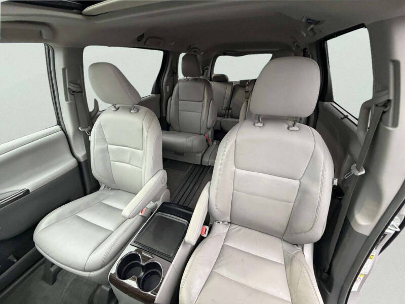 2018 Toyota Sienna XLE 8-Passenger