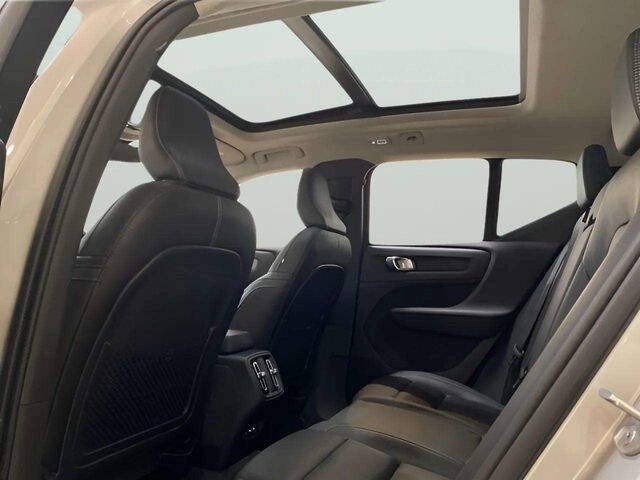 2025 Volvo XC40 B5 Plus Bright Theme