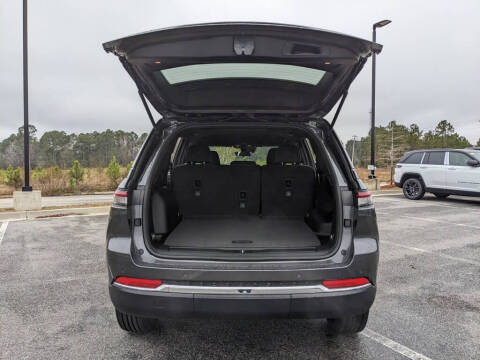 2025 Jeep Grand Cherokee Laredo