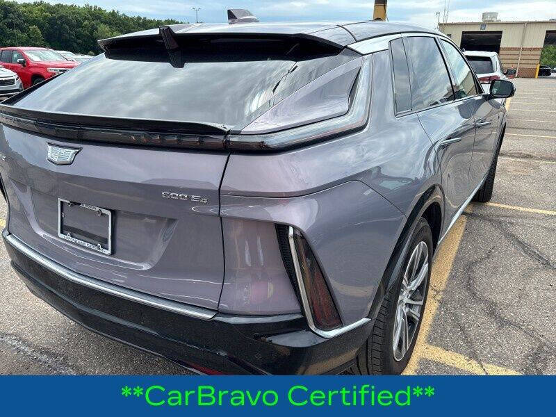 2024 Cadillac LYRIQ Luxury 2