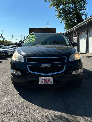 2009 Chevrolet Traverse for sale at Valley Auto Finance in Warren OH