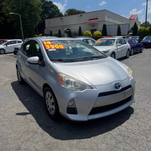 2014 Toyota Prius c Four's photo