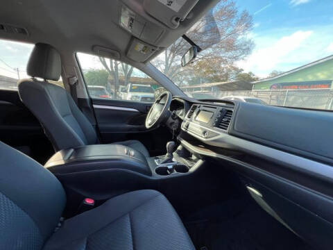 2016 Toyota Highlander LE