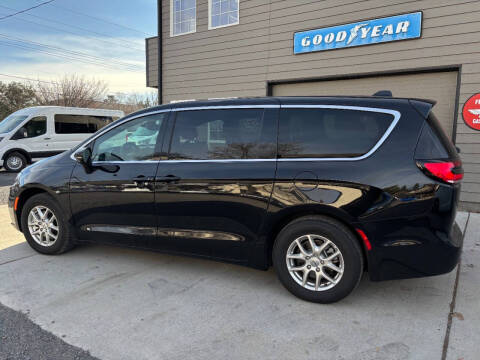 2025 Chrysler Pacifica Select