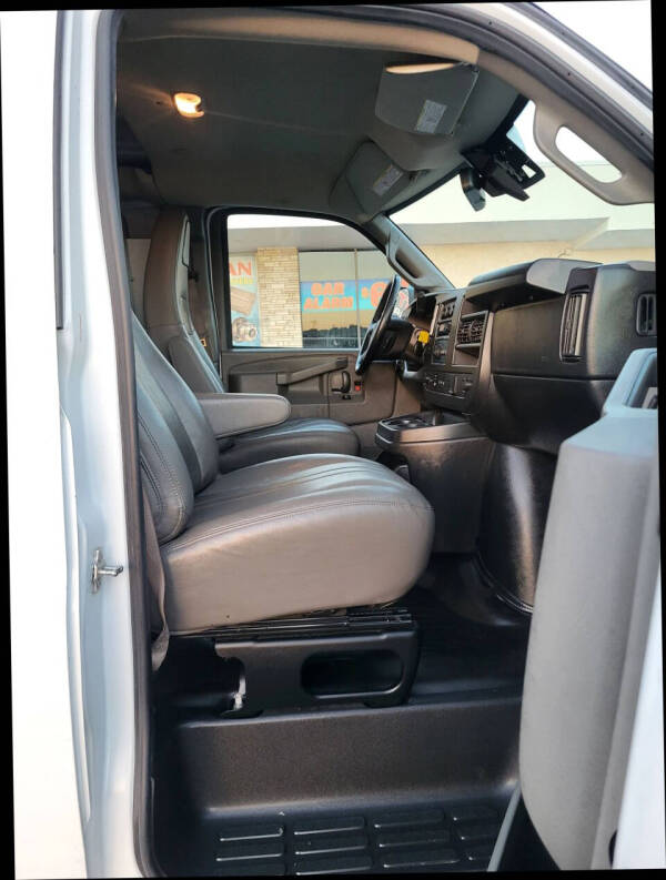 2023 GMC Savana 2500