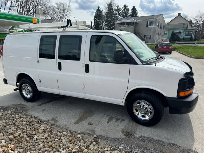 2011 Chevrolet Express Cargo Work Van photo 5