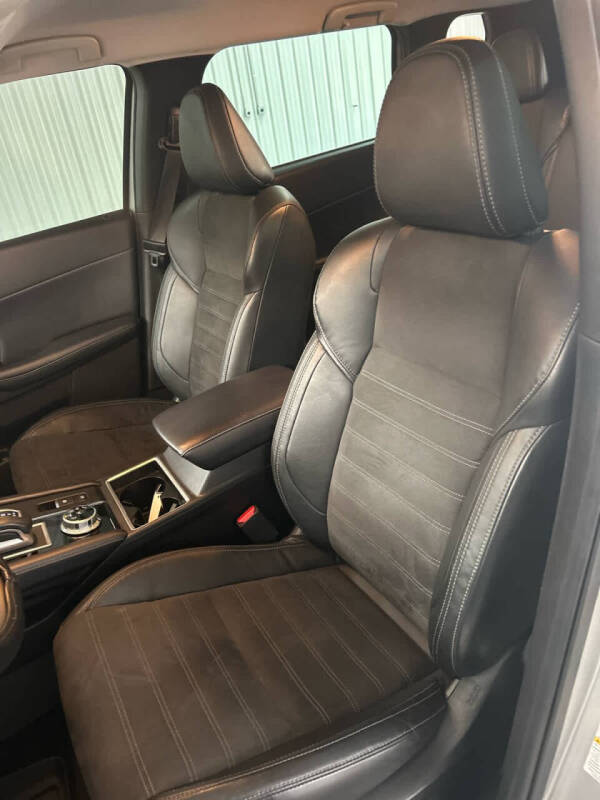 2023 Mitsubishi Outlander SE