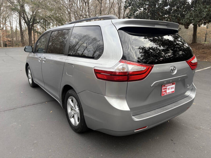 2017 Toyota Sienna LE 7-Passenger Auto Access Seat