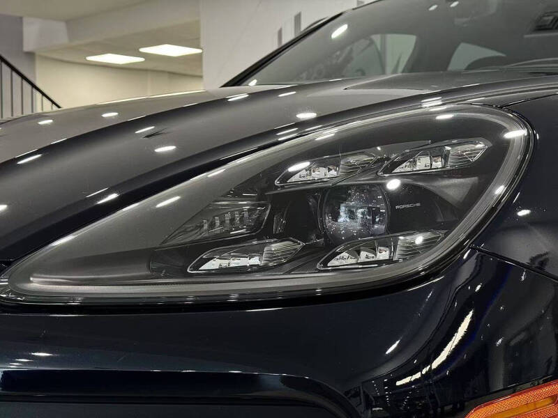 2022 Porsche Cayenne Platinum Edition