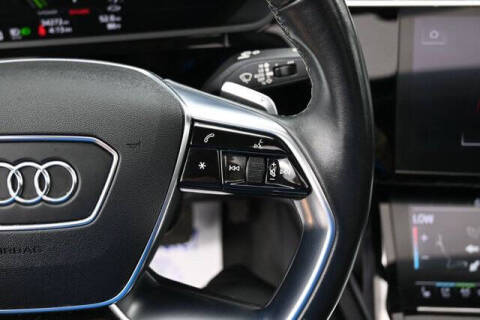 2022 Audi e-tron quattro Premium Plus
