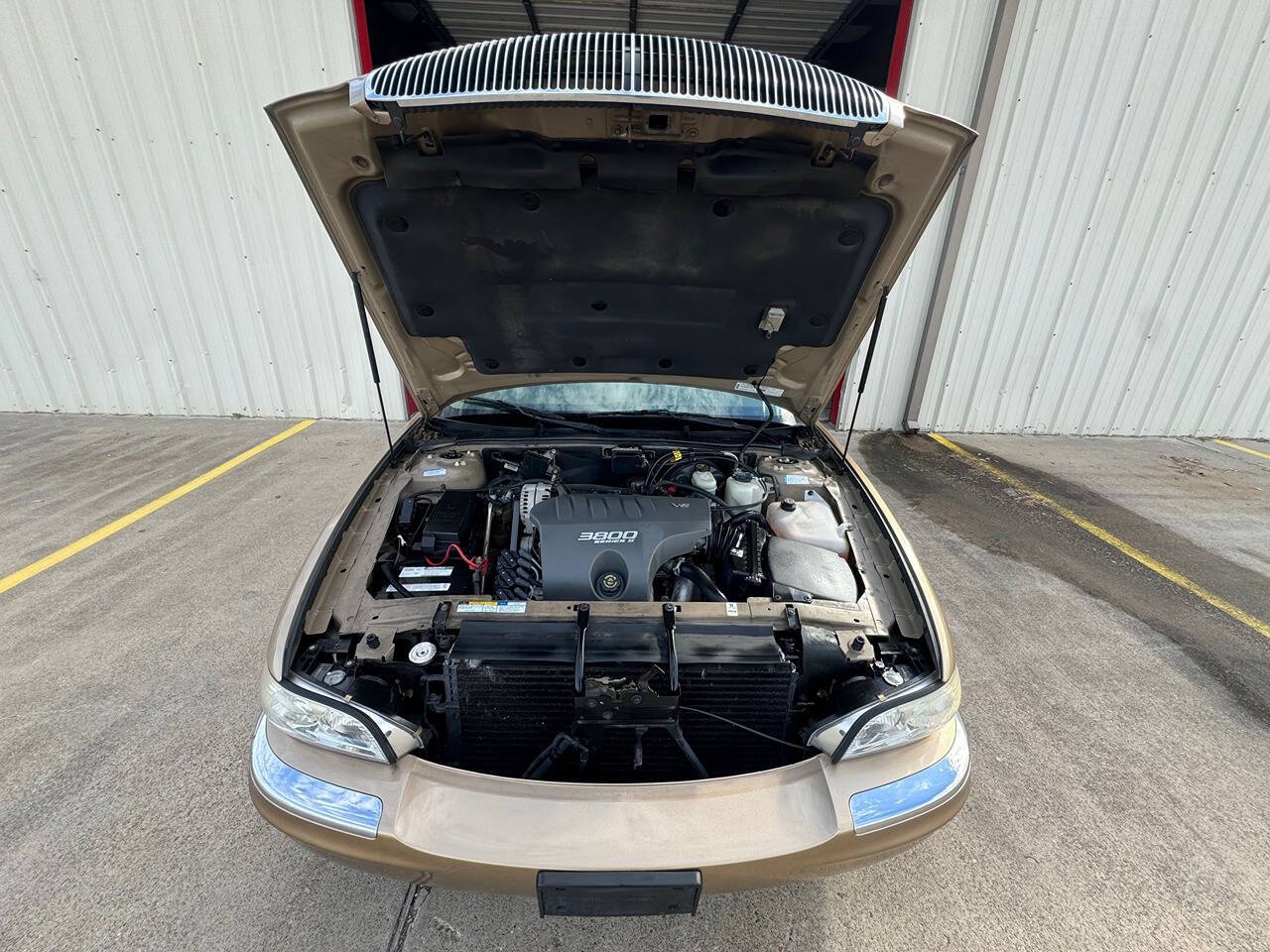 2000 Buick Park Avenue for sale at Carnival Car Company in Victoria, TX