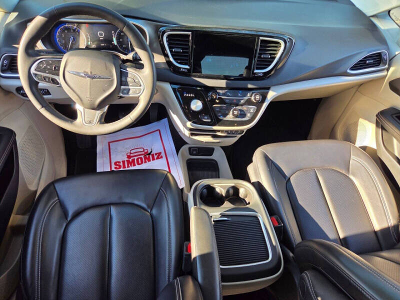 2023 Chrysler Pacifica Touring L