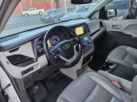 2015 Toyota Sienna XLE Premium 8-Passenger