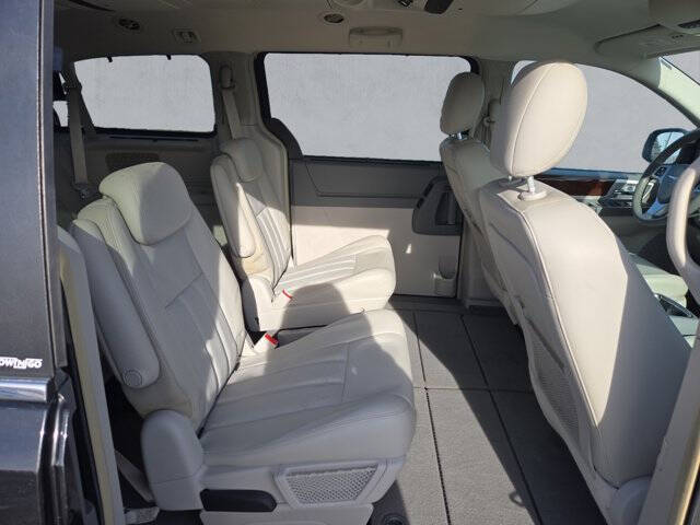 2009 Chrysler Town and Country Touring