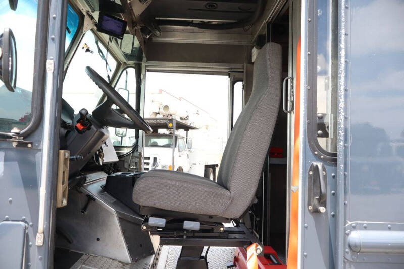2021 Freightliner MT45 Chassis