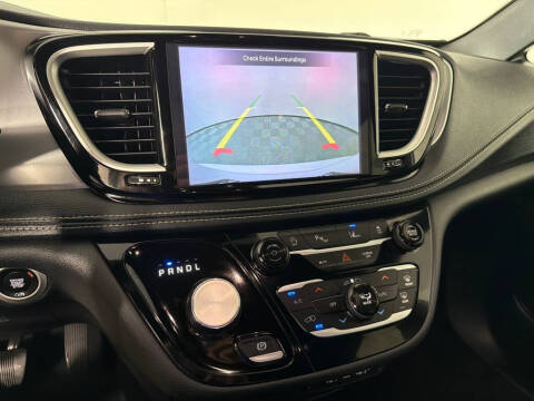 2023 Chrysler Pacifica Touring