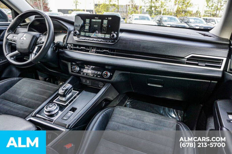 2023 Mitsubishi Outlander SE