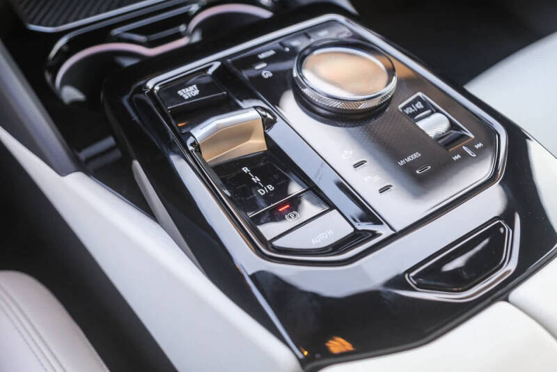 2025 BMW i5 eDrive40