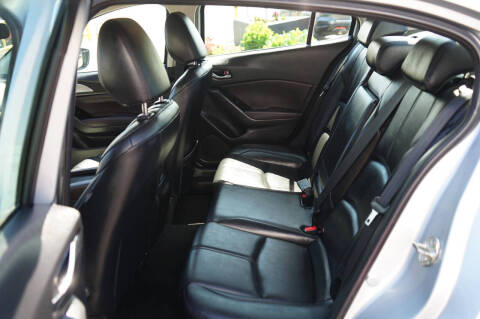 2018 Mazda MAZDA3 Touring