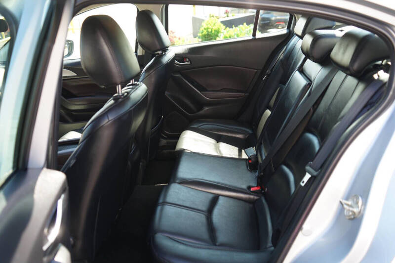 2018 Mazda MAZDA3 Touring