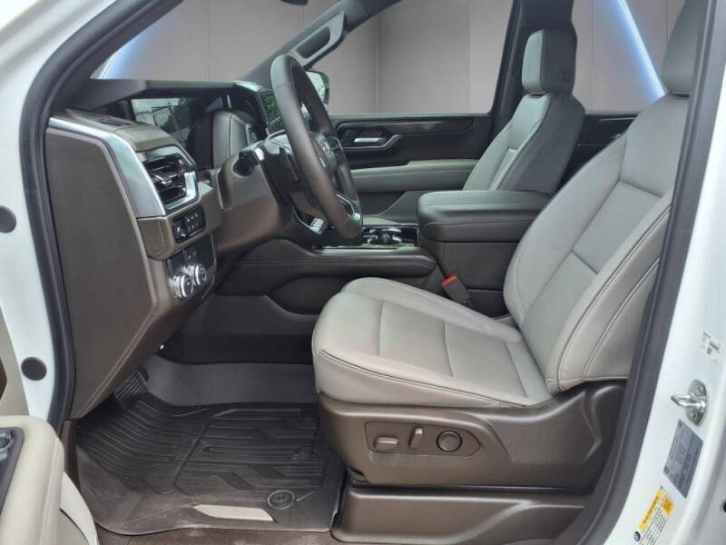 2025 GMC Yukon Elevation