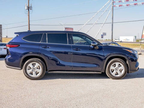 2020 Toyota Highlander LE