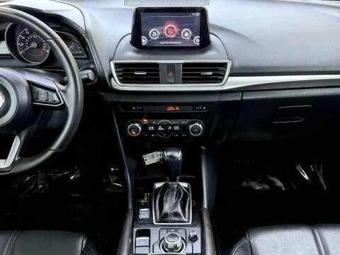 2018 Mazda MAZDA3 Touring