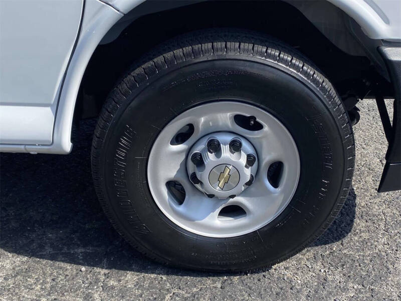 2025 Chevrolet Express 2500