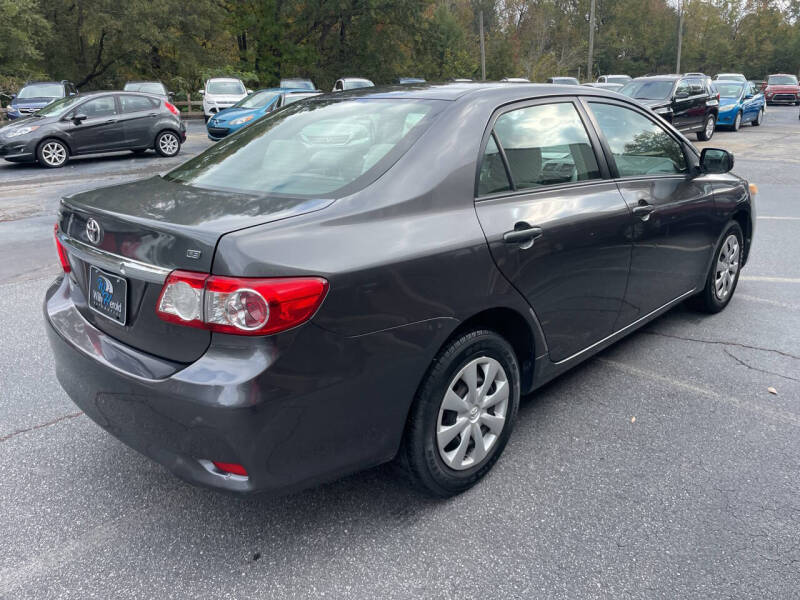 2011 Toyota Corolla LE photo 6