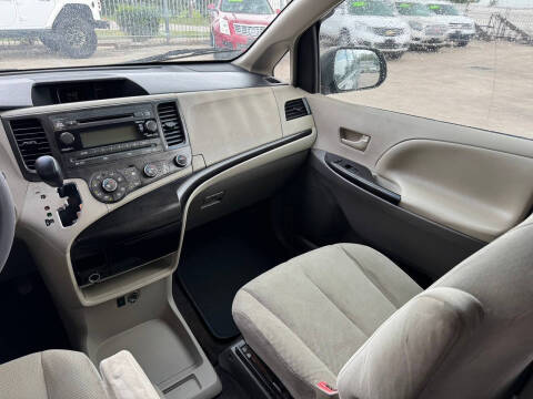 2011 Toyota Sienna Base 7-Passenger