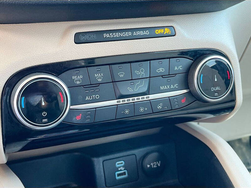 2022 Ford Escape Titanium