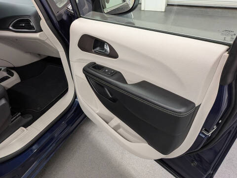 2020 Chrysler Voyager LX