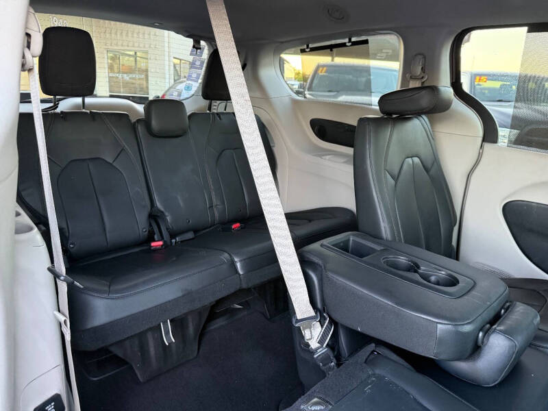 2017 Chrysler Pacifica Touring-L Plus