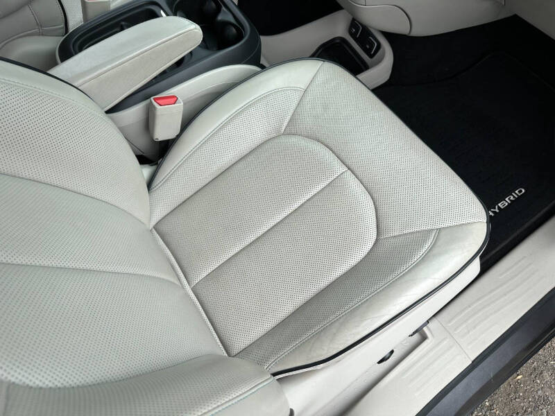 2017 Chrysler Pacifica Hybrid Platinum