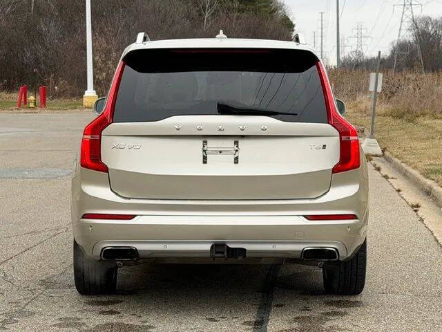 2016 Volvo XC90 T6 Momentum