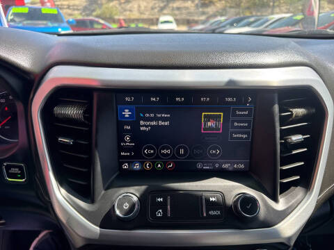 2023 GMC Acadia SLT