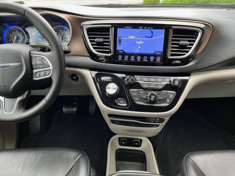 2017 Chrysler Pacifica Touring-L Plus