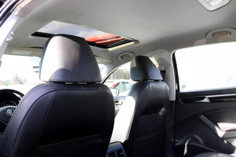 2019 Volkswagen Passat SE R-Line