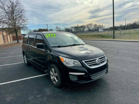 2011 Volkswagen Routan SE