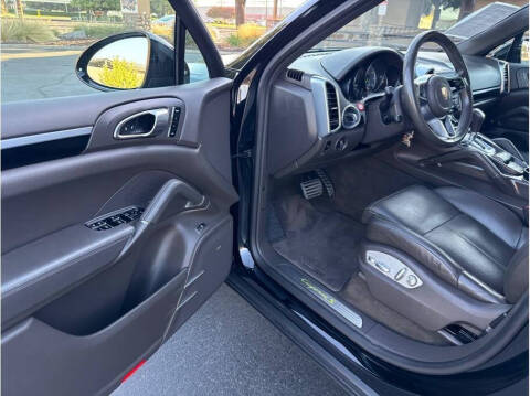 2017 Porsche Cayenne S E-Hybrid Platinum Edition