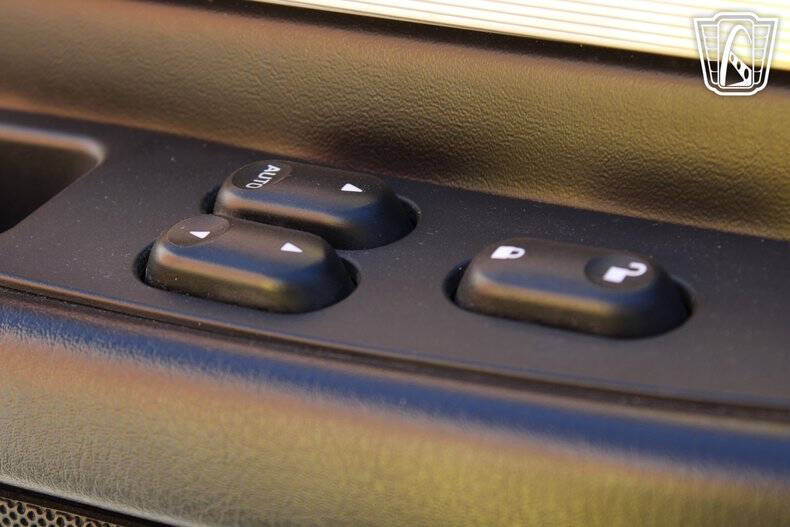 2004 Ford Thunderbird Deluxe