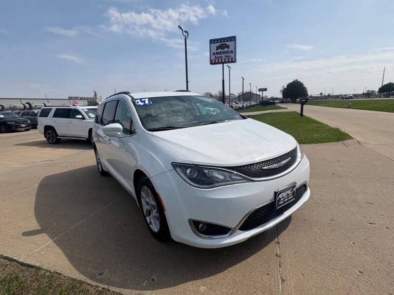 Used 2017 Chrysler Pacifica Touring-L with VIN 2C4RC1BG5HR507816 for sale in South Sioux City, NE