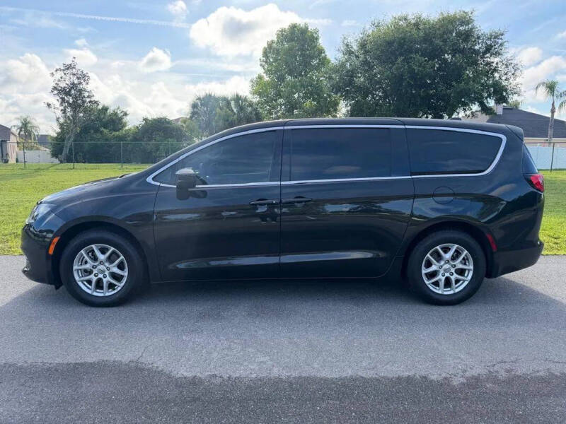 2022 Chrysler Voyager LX