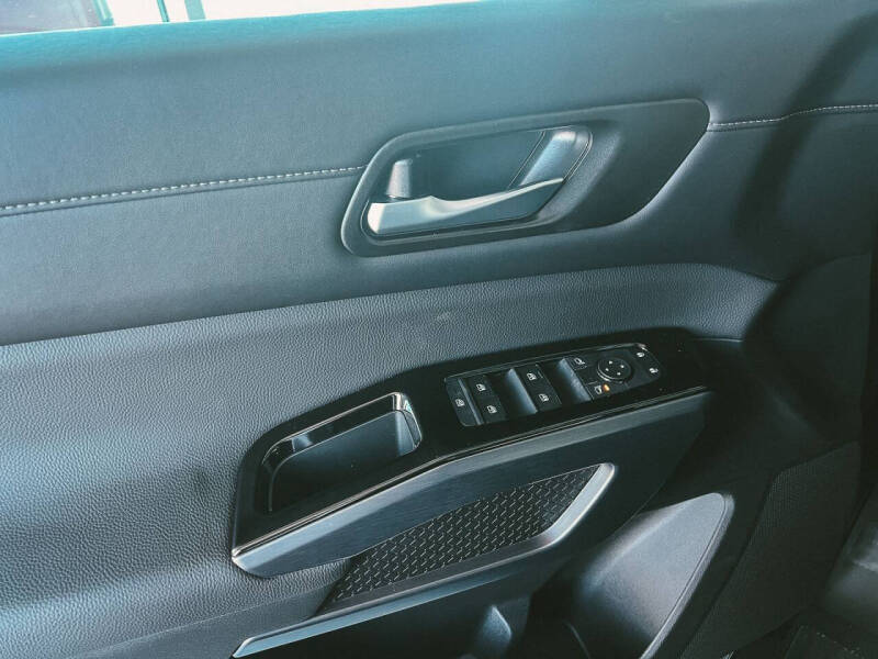 2025 Nissan Pathfinder SV