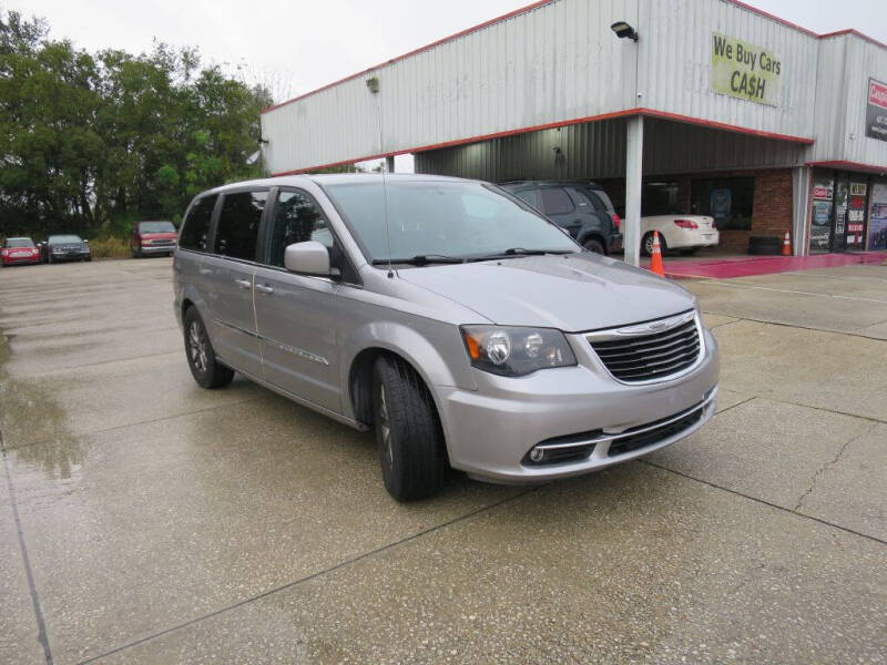 2016 Chrysler Town and Country S