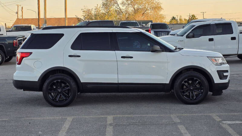 2017 Ford Explorer Base photo 5